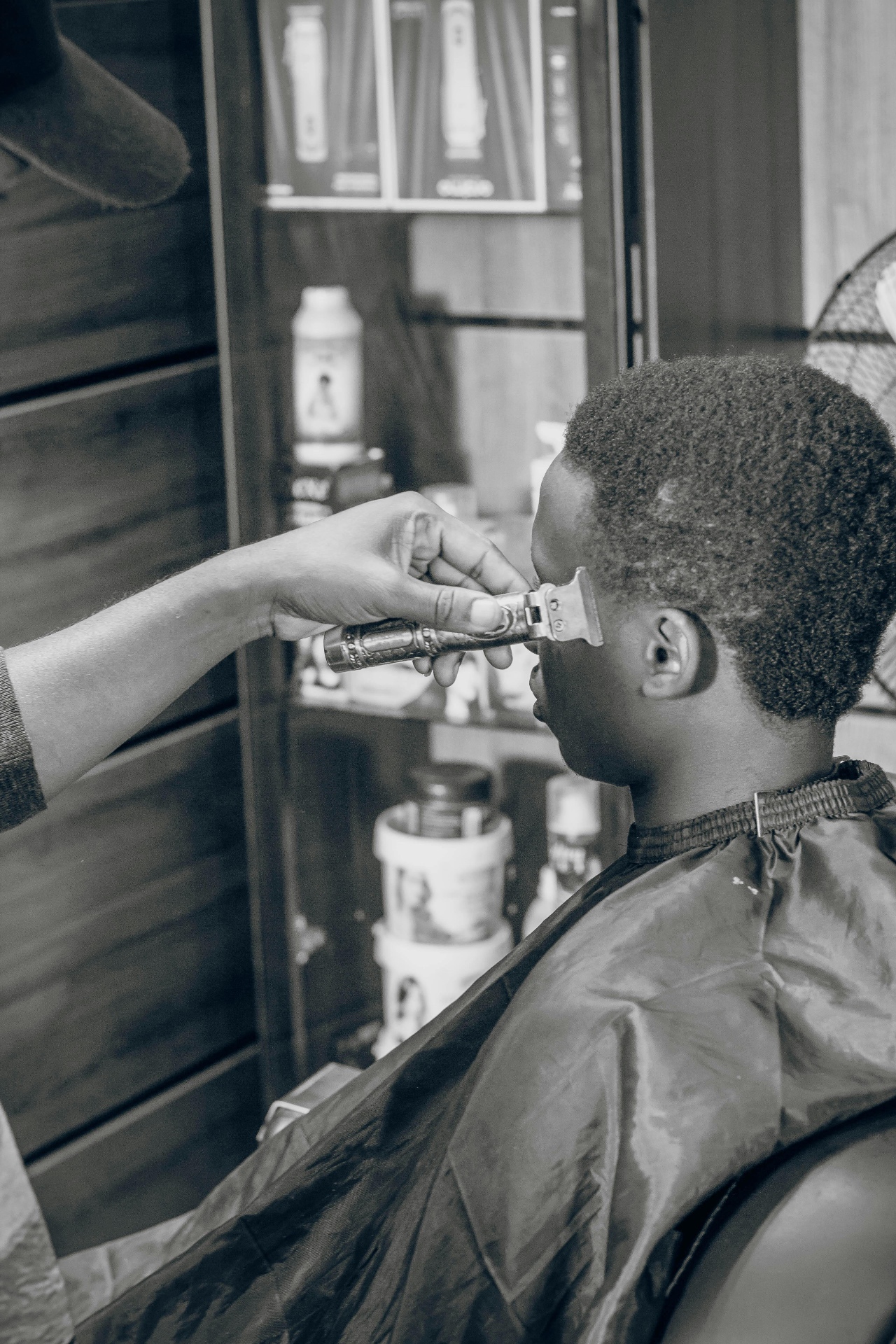 Trimmer detail in black and white